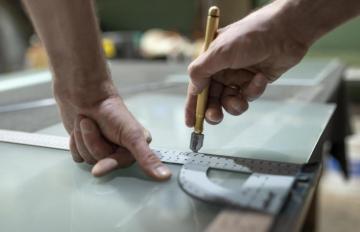 Best Glass Mirror in Dubai – Custom Wall & Decorative Mirrors Installation