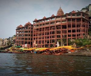 What is included in a 12 Jyotirlinga Yatra package?