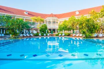 Swimming Pool Builders Near me