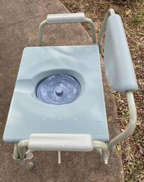 Bedside commode