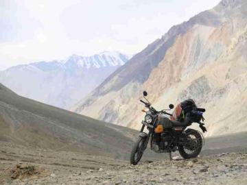 Pangong Lake at 5am — Nothing Prepares You for This