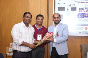 Dr Durga Shankar Dhillan awarded For Best orthopedic doctor in kota