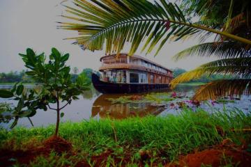 Affordable Alleppey Houseboat Packages for Couples and Families