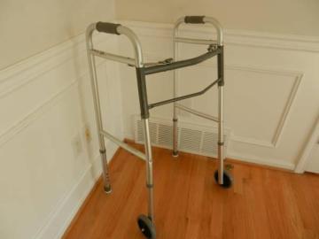 Rolling walker (rollator) with seat and hand brakes