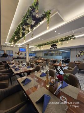 Best Restaurants in Gomti Nagar | Springz by All Seasons Stay Lucknow