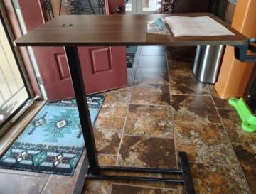 Rolling bedside table with adjustable height