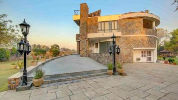 Farm House In Manesar | 14 BHK Nature Retreat