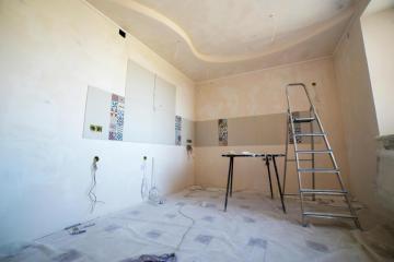 Expert Drywall Repair Coquitlam for Cracks, Holes and Damage