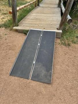 Aluminum wheelchair ramp