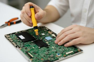 Restore Your Phone Display with LCD Screen Replacement in Barrie