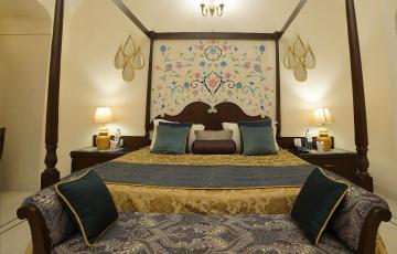 Book MPT Sheesh Mahal Orchha - MPTDC - Asia - Hotels & Resorts.