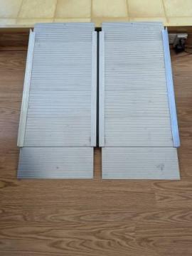 Aluminum wheelchair ramp