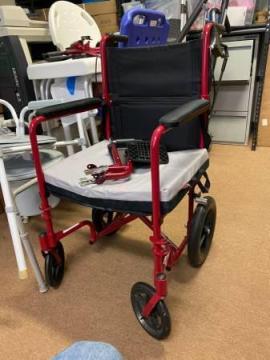 Medical Equipment for Seniors – Rollators, Wheelchairs, Shower Chairs, and More