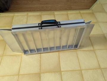 Aluminum wheelchair ramp