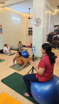 Online Yoga Classes for Women with Easy Home Sessions