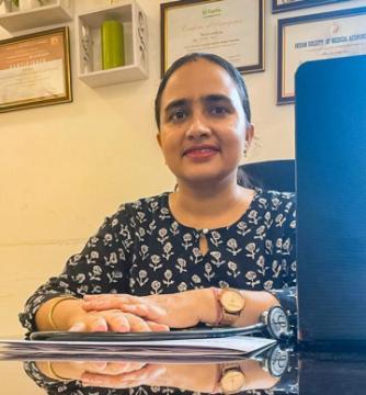 Where Can I Find an Experienced Kshar Sutra Doctor in Noida?
