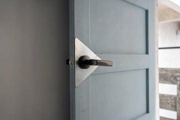 Keyless Convenience: Electronic Door Lock System for Home Security