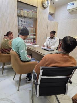 Gallery | Clinic Moments & Patient Education – Dr. Ankush Garg