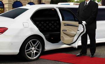 Airport Transportation Services | Premium Airport Transfers & Chauffeur Service – EZ Airport Limo
