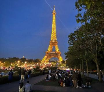 A Beautiful Flight Journey to the Heart of Paris