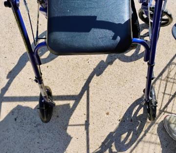 Rolling walker with a seat for Seniors