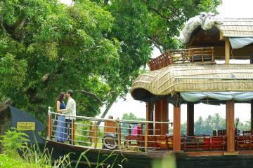 Book Premium Luxury Houseboat in Alleppey | India Vacationz